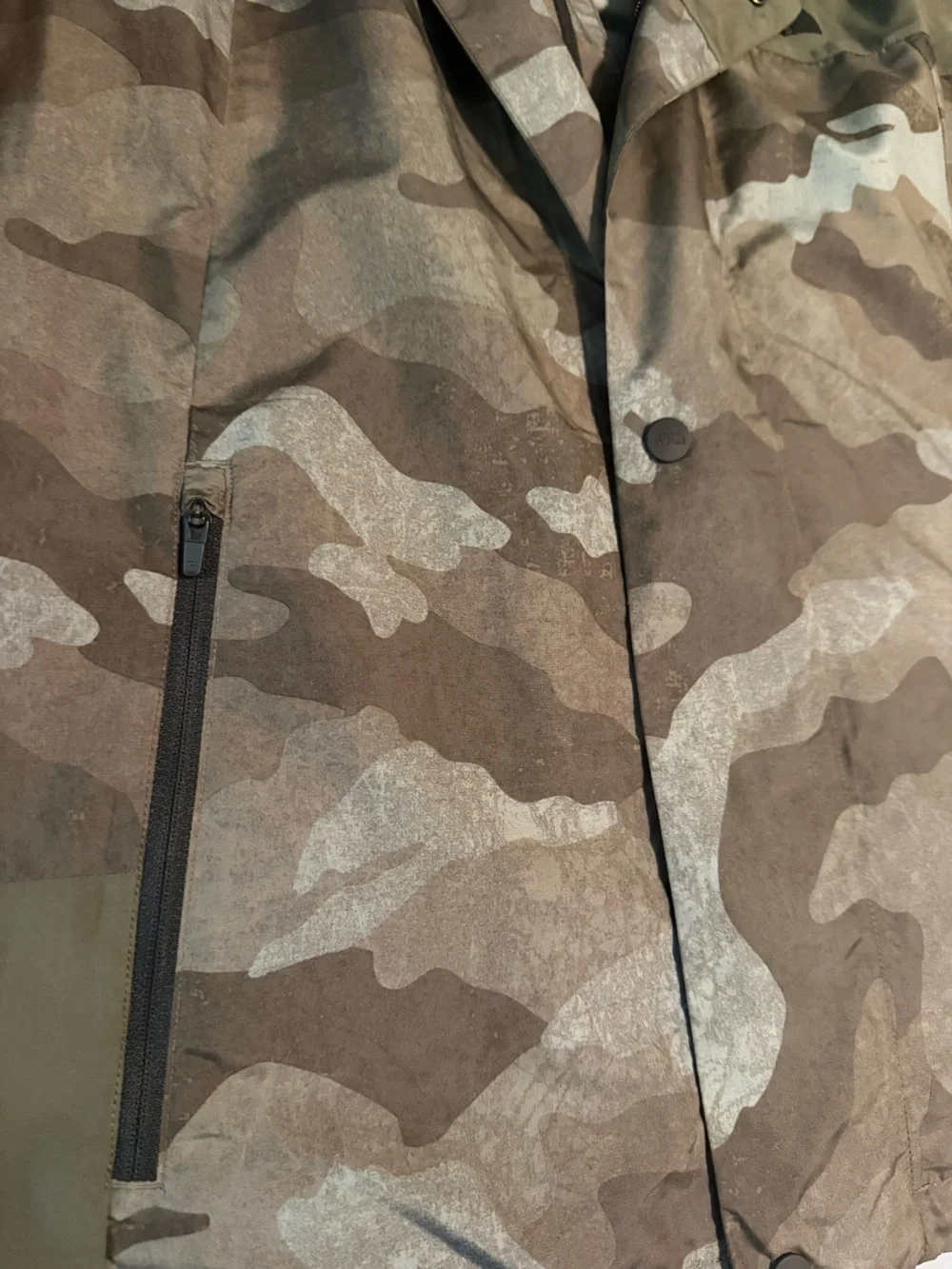 The North Face Women's Olive Green & Camo Hooded Utility Windbreaker Jacket - Picture 4 of 12